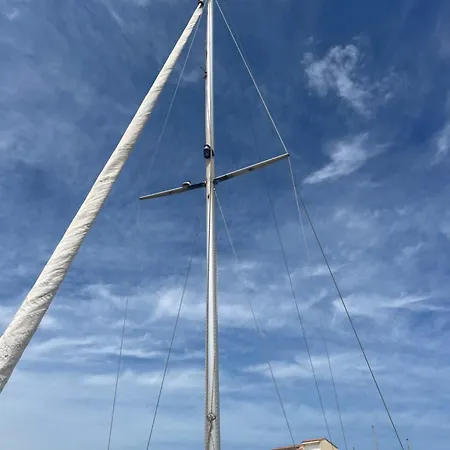 Botel Voilier Et Agde