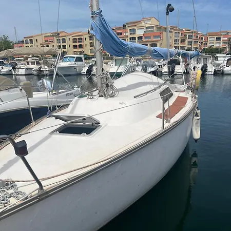Voilier Et Botel *